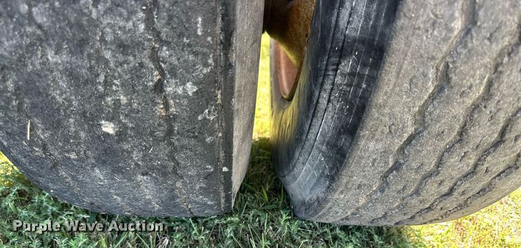 image for item NP9990 1992 Volvo White GM  semi truck