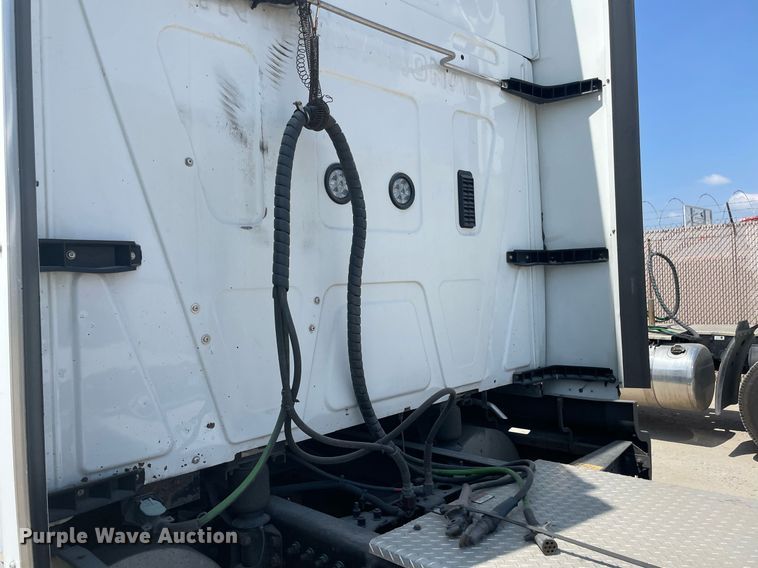 image for item NT9510 2014 International ProStar  semi truck