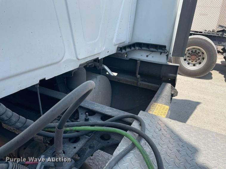 image for item NT9510 2014 International ProStar  semi truck