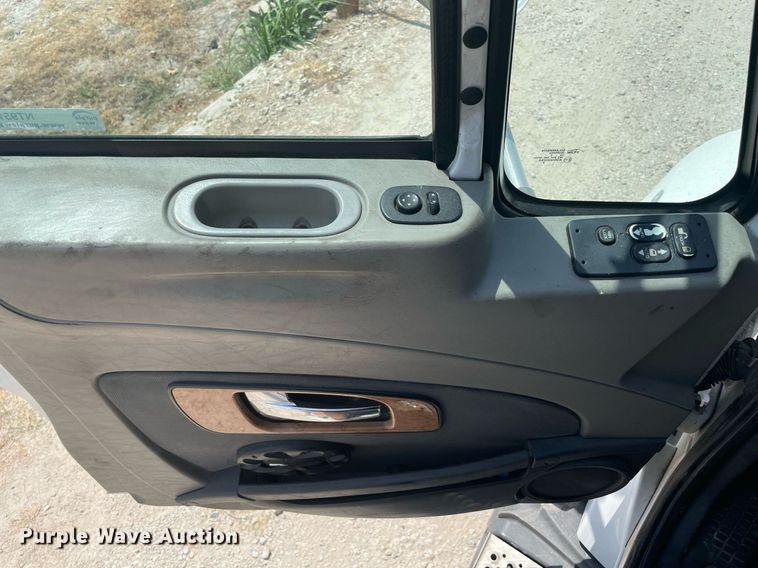 image for item NT9510 2014 International ProStar  semi truck