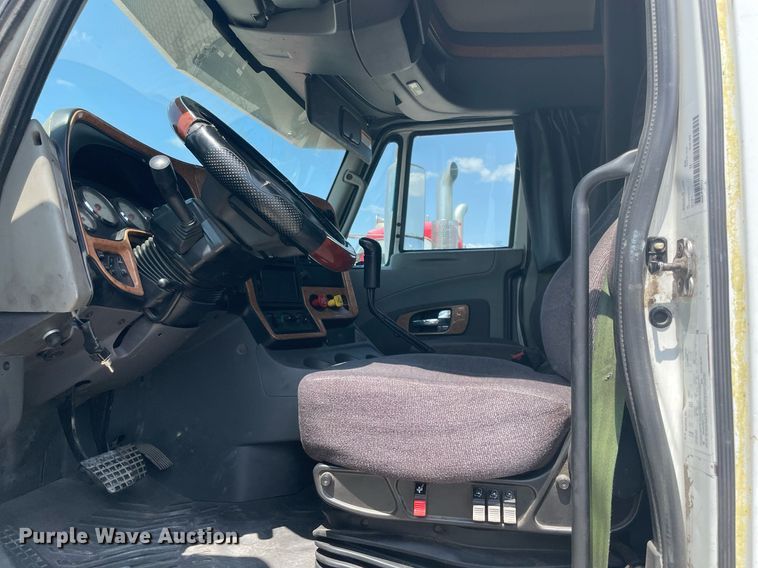 image for item NT9510 2014 International ProStar  semi truck