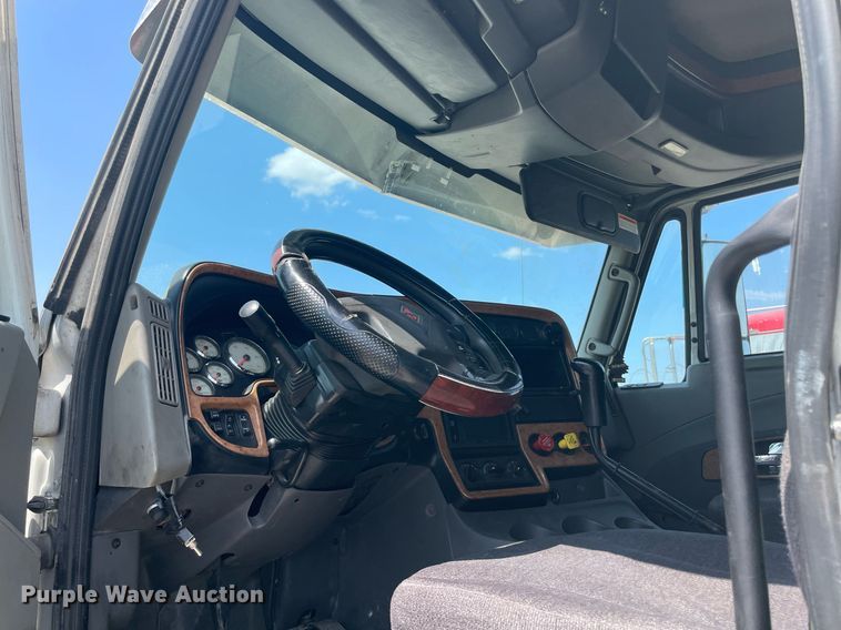 image for item NT9510 2014 International ProStar  semi truck