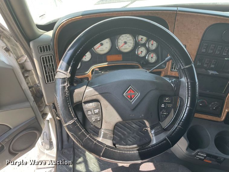 image for item NT9510 2014 International ProStar  semi truck