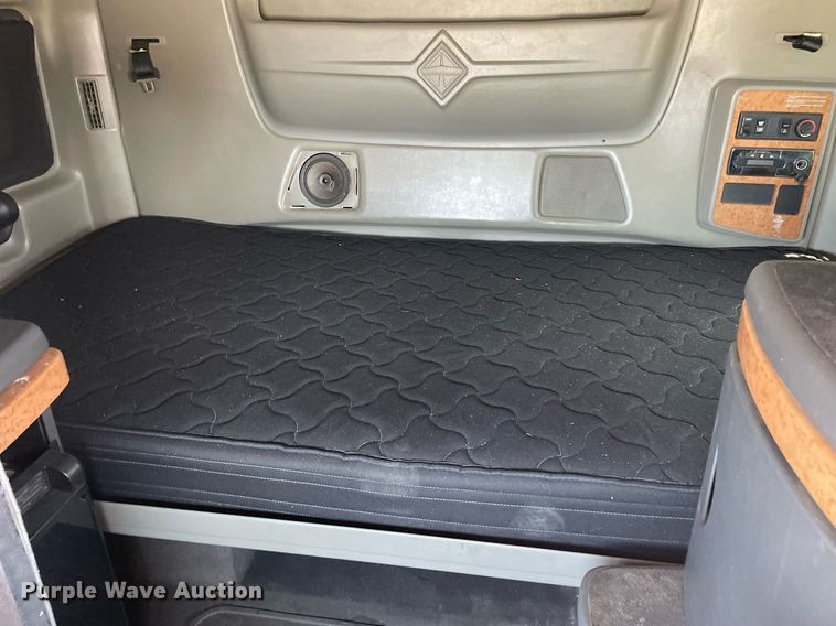 image for item NT9510 2014 International ProStar  semi truck