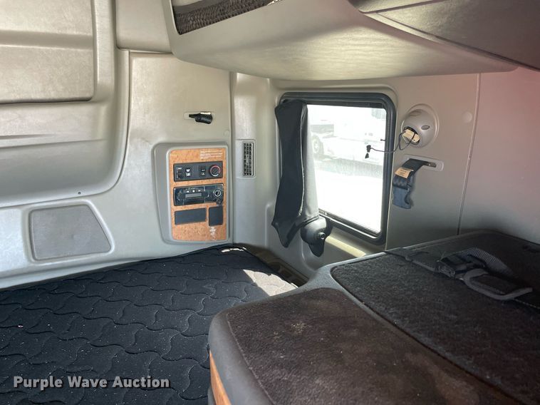 image for item NT9510 2014 International ProStar  semi truck