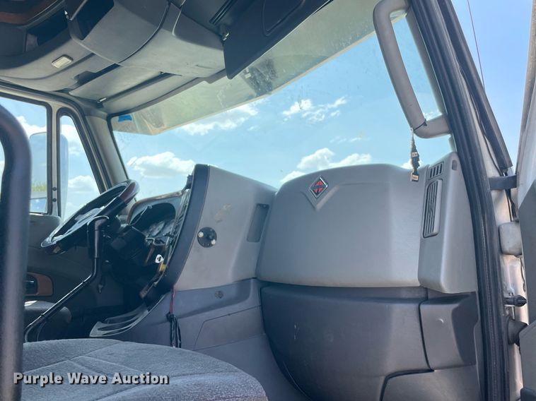 image for item NT9510 2014 International ProStar  semi truck