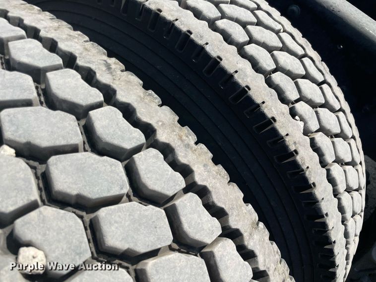 image for item NT9510 2014 International ProStar  semi truck