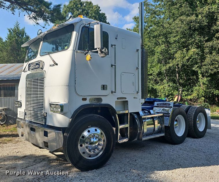 image for item NT9975 1985 Freightliner FLT 8664  truck cab and chassis