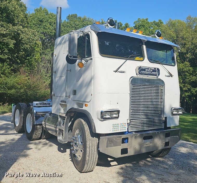 image for item NT9975 1985 Freightliner FLT 8664  truck cab and chassis