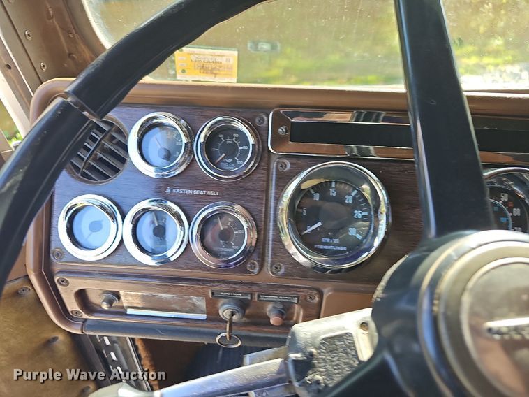 image for item NT9975 1985 Freightliner FLT 8664  truck cab and chassis