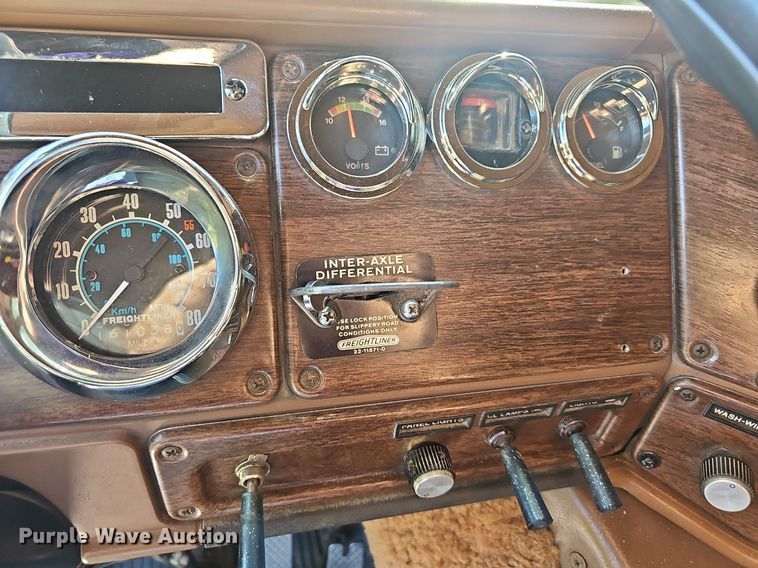 image for item NT9975 1985 Freightliner FLT 8664  truck cab and chassis