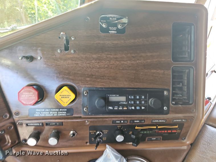 image for item NT9975 1985 Freightliner FLT 8664  truck cab and chassis