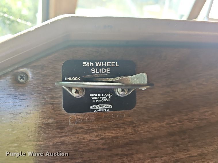 image for item NT9975 1985 Freightliner FLT 8664  truck cab and chassis