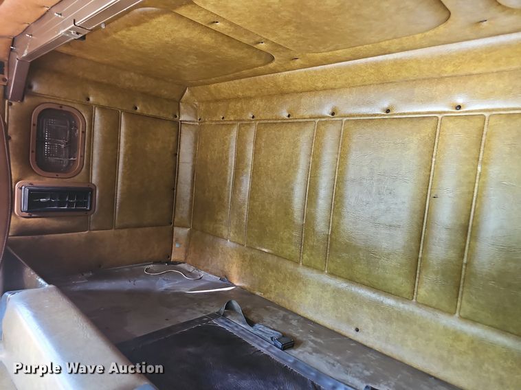 image for item NT9975 1985 Freightliner FLT 8664  truck cab and chassis