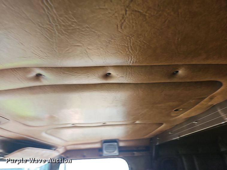 image for item NT9975 1985 Freightliner FLT 8664  truck cab and chassis