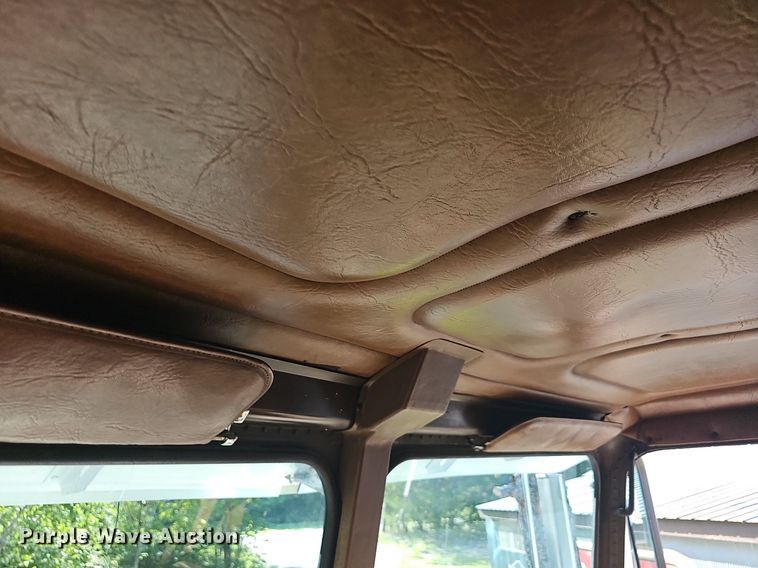 image for item NT9975 1985 Freightliner FLT 8664  truck cab and chassis