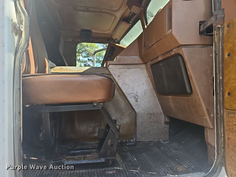 image for item NT9975 1985 Freightliner FLT 8664  truck cab and chassis