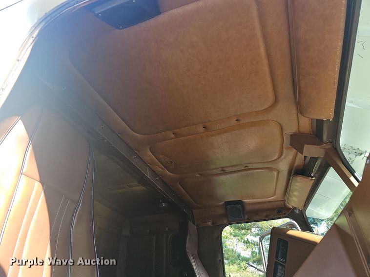 image for item NT9975 1985 Freightliner FLT 8664  truck cab and chassis