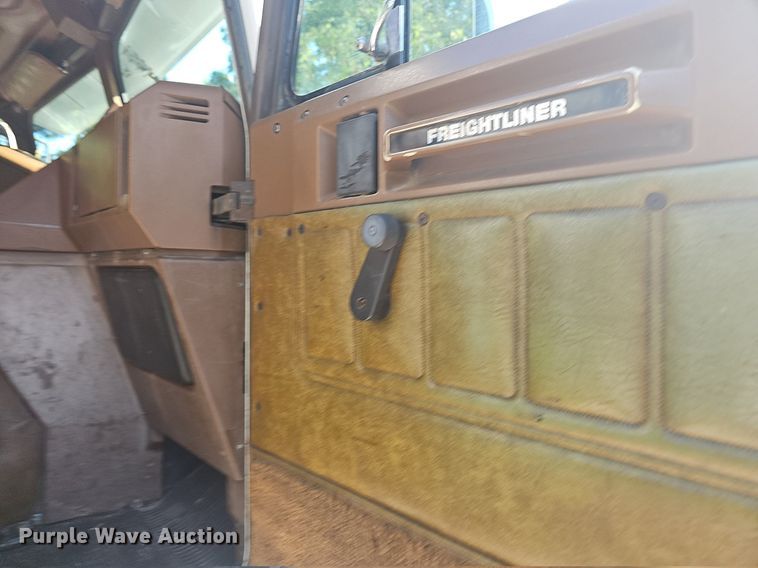 image for item NT9975 1985 Freightliner FLT 8664  truck cab and chassis