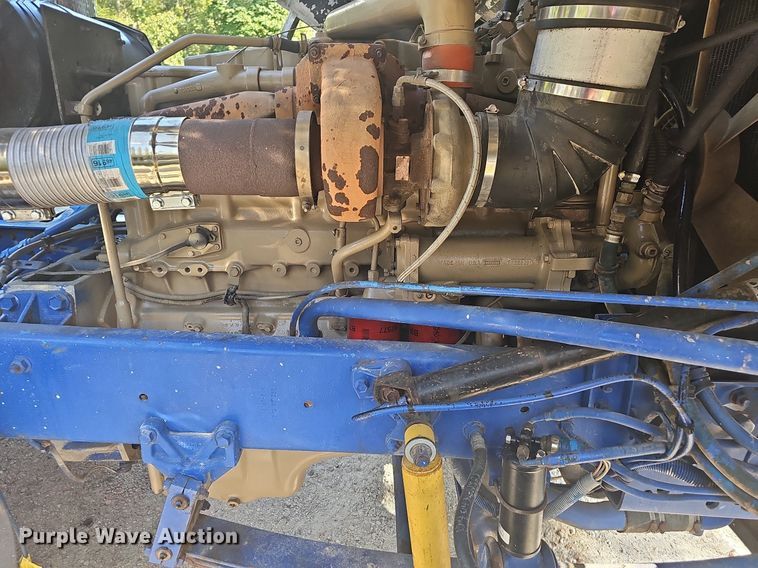 image for item NT9975 1985 Freightliner FLT 8664  truck cab and chassis