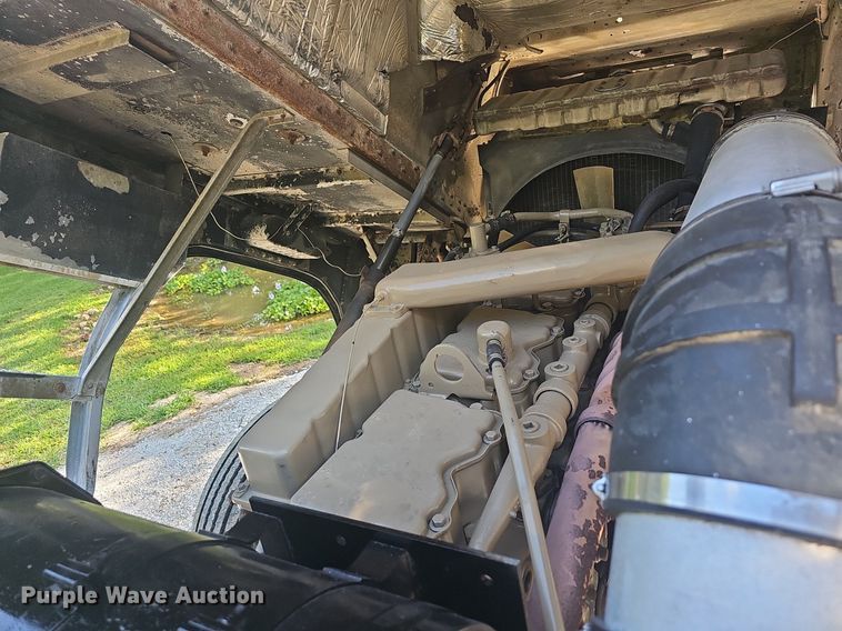 image for item NT9975 1985 Freightliner FLT 8664  truck cab and chassis