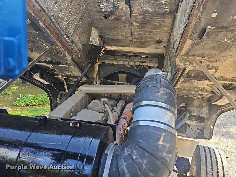 image for item NT9975 1985 Freightliner FLT 8664  truck cab and chassis