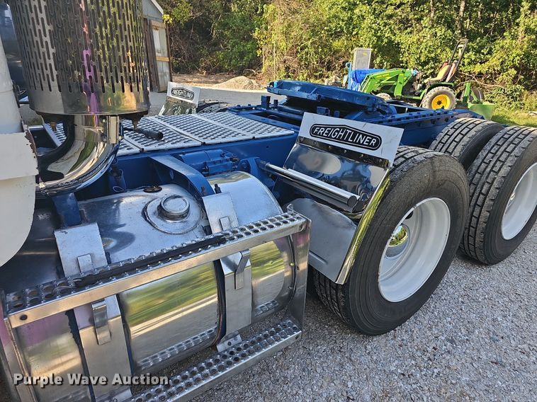 image for item NT9975 1985 Freightliner FLT 8664  truck cab and chassis