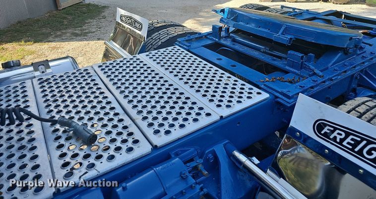 image for item NT9975 1985 Freightliner FLT 8664  truck cab and chassis