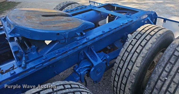 image for item NT9975 1985 Freightliner FLT 8664  truck cab and chassis