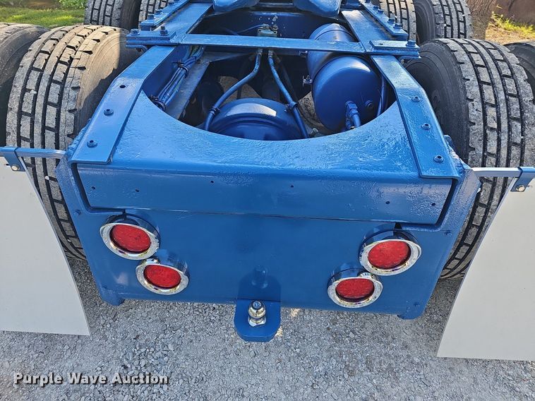 image for item NT9975 1985 Freightliner FLT 8664  truck cab and chassis