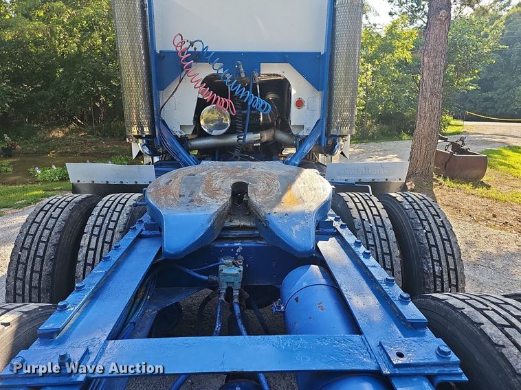 image for item NT9975 1985 Freightliner FLT 8664  truck cab and chassis