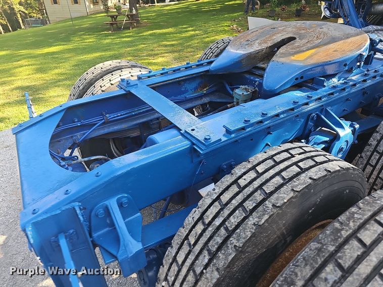 image for item NT9975 1985 Freightliner FLT 8664  truck cab and chassis