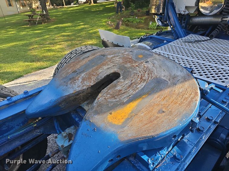 image for item NT9975 1985 Freightliner FLT 8664  truck cab and chassis