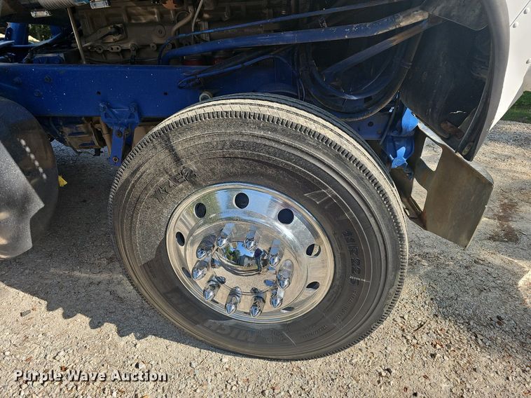 image for item NT9975 1985 Freightliner FLT 8664  truck cab and chassis