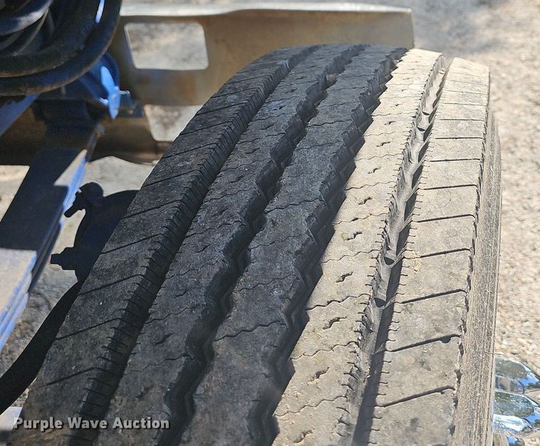 image for item NT9975 1985 Freightliner FLT 8664  truck cab and chassis