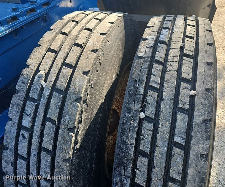 image for item NT9975 1985 Freightliner FLT 8664  truck cab and chassis