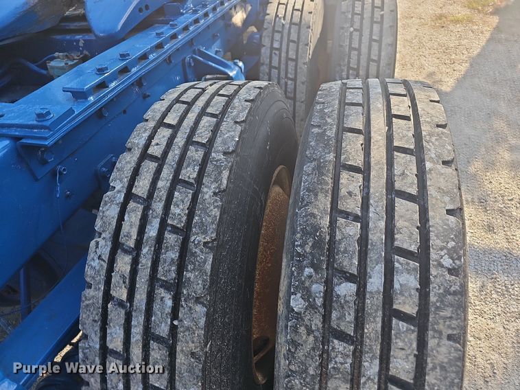 image for item NT9975 1985 Freightliner FLT 8664  truck cab and chassis