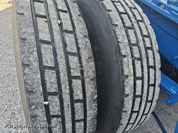 image for item NT9975 1985 Freightliner FLT 8664  truck cab and chassis