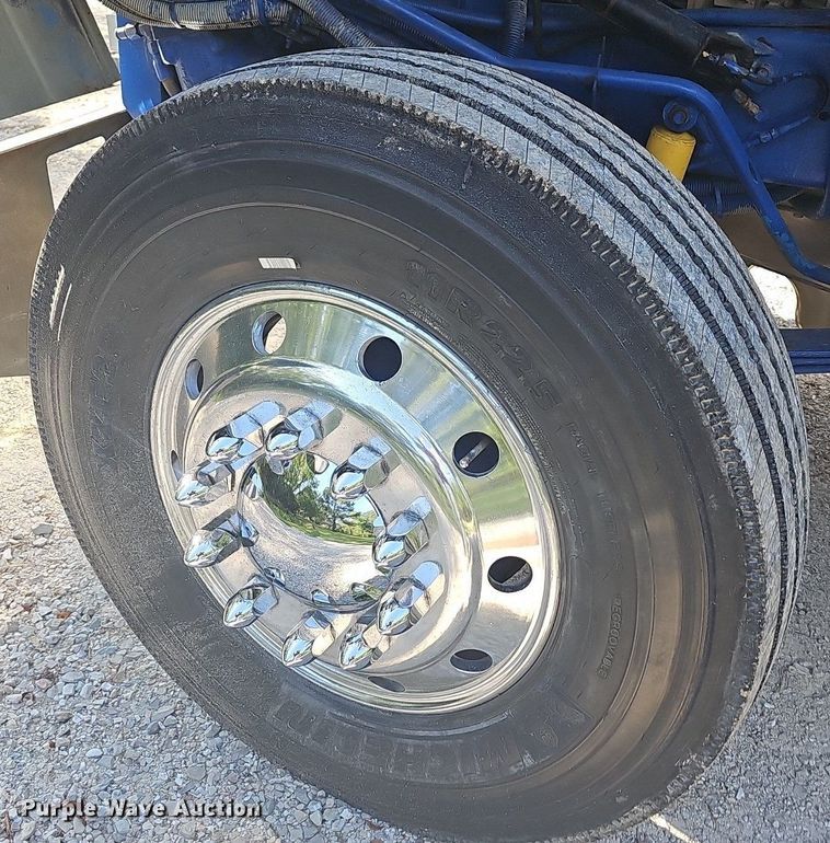 image for item NT9975 1985 Freightliner FLT 8664  truck cab and chassis