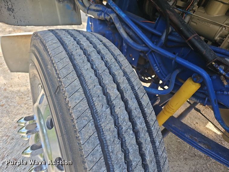 image for item NT9975 1985 Freightliner FLT 8664  truck cab and chassis