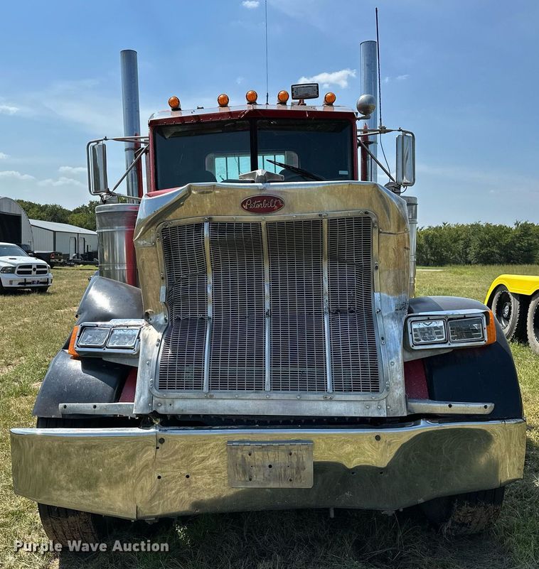 image for item OC9161 1987 Peterbilt 379  semi truck