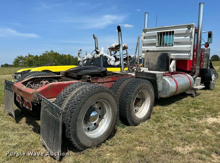 image for item OC9161 1987 Peterbilt 379  semi truck