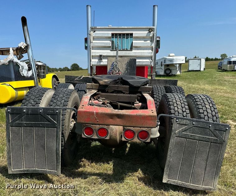 image for item OC9161 1987 Peterbilt 379  semi truck