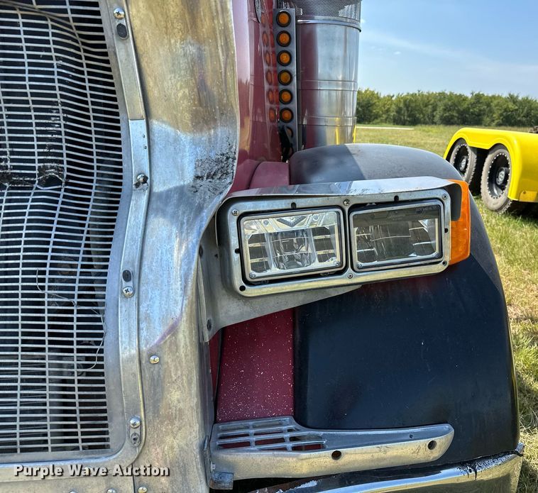 image for item OC9161 1987 Peterbilt 379  semi truck