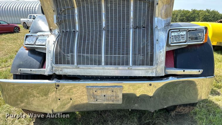 image for item OC9161 1987 Peterbilt 379  semi truck