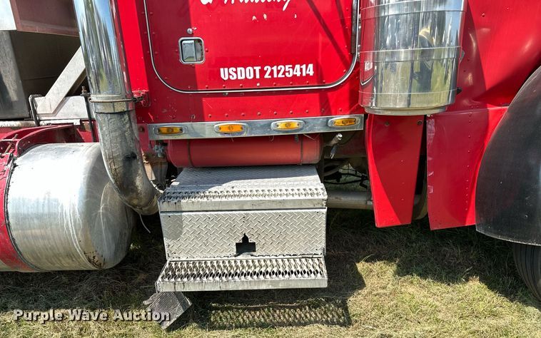 image for item OC9161 1987 Peterbilt 379  semi truck