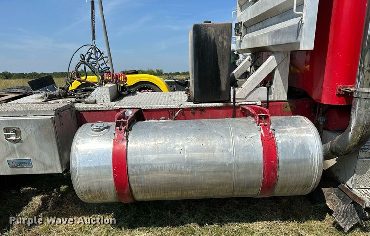 image for item OC9161 1987 Peterbilt 379  semi truck