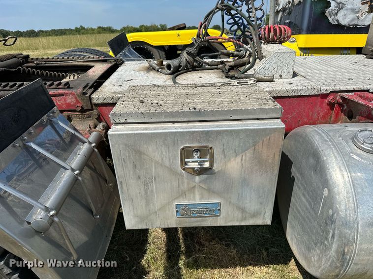 image for item OC9161 1987 Peterbilt 379  semi truck