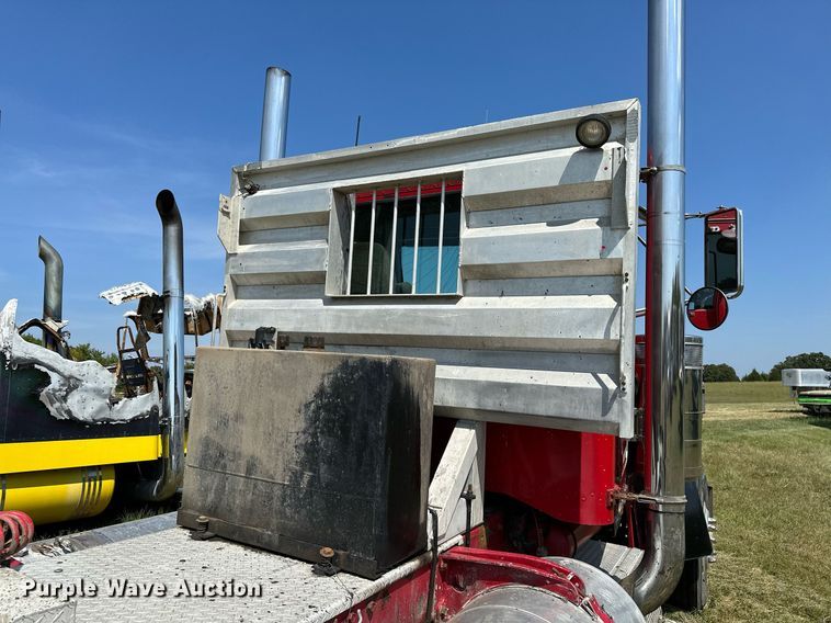 image for item OC9161 1987 Peterbilt 379  semi truck