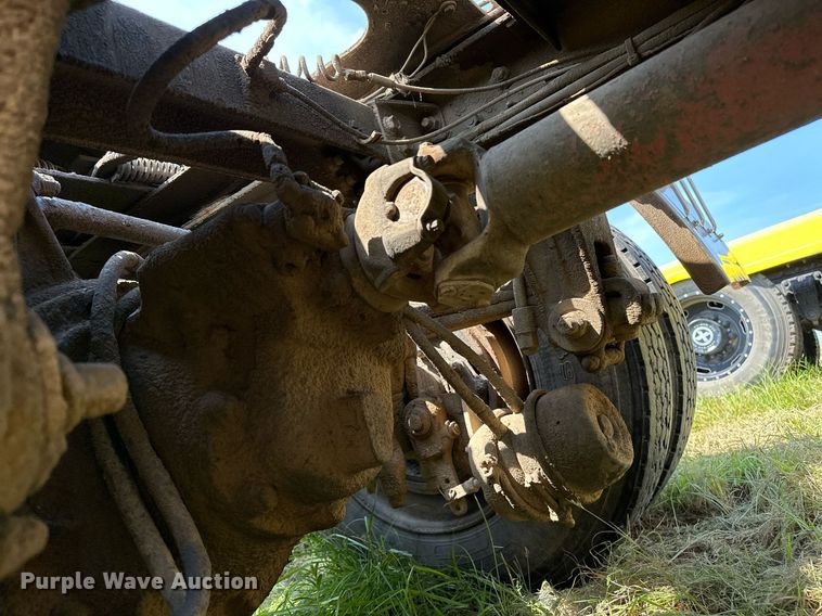 image for item OC9161 1987 Peterbilt 379  semi truck